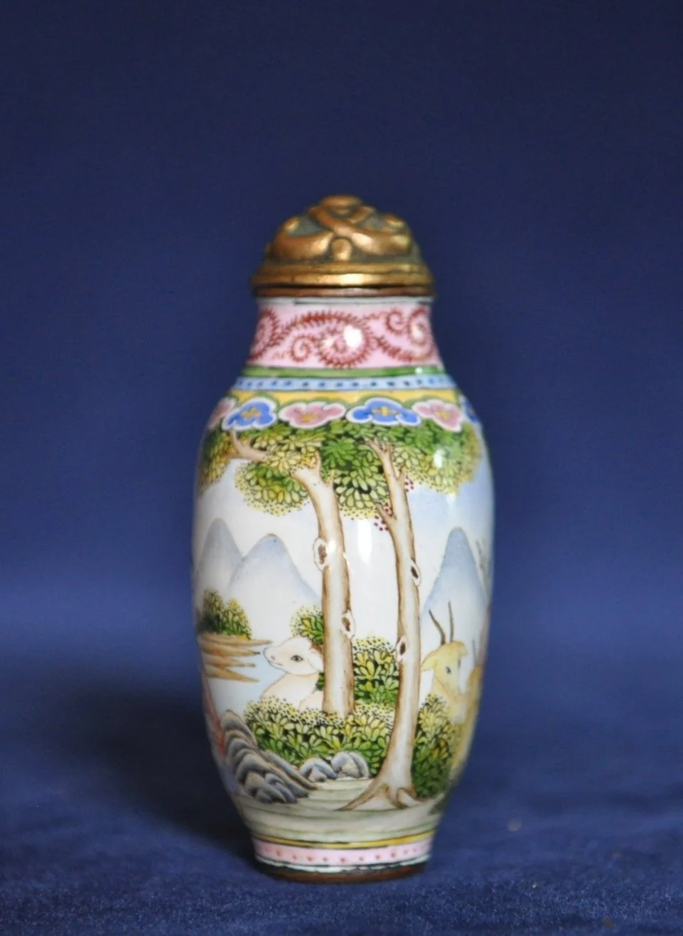 铜胎珐琅彩鼻烟壶Enamel Bronze Snuff Bottle — 林朝华盆景古董